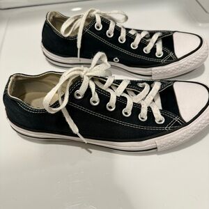 Converse Low Top Chuck Taylor All Star. Mens 6.5 Women’s 8.5